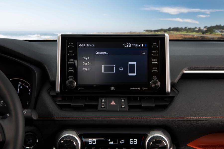 Детали интерьера Toyota RAV4 Adventure 2018 года  (NA) (фото 168 из 196)